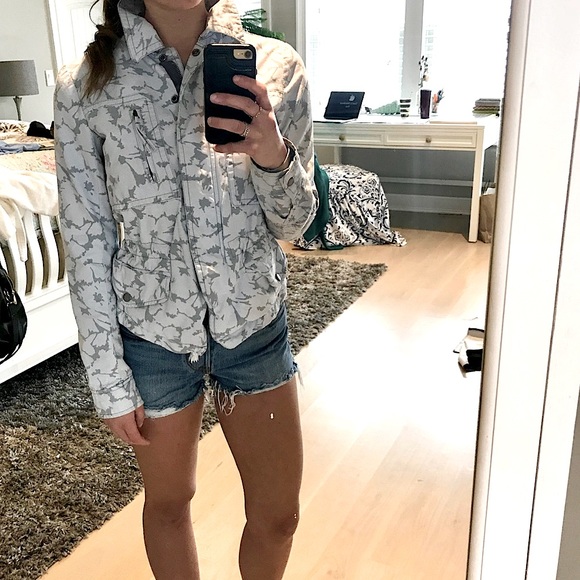 GAP XS baby blue floral designed jacket! Like new! - Picture 6 of 8